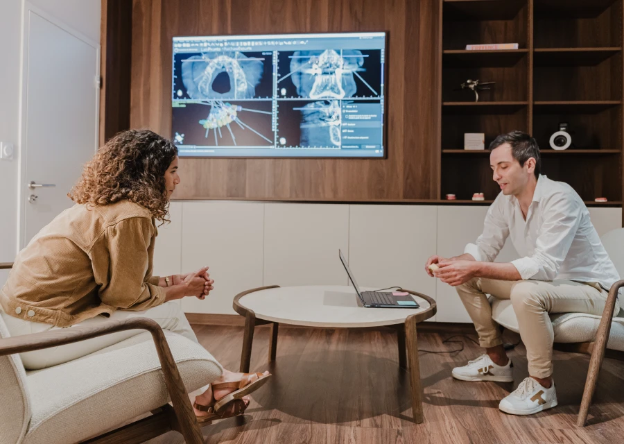 Chirurgie buccale à Grenoble, Dr Lacroix : extraction dentaire, greffes osseuses, freinectomie