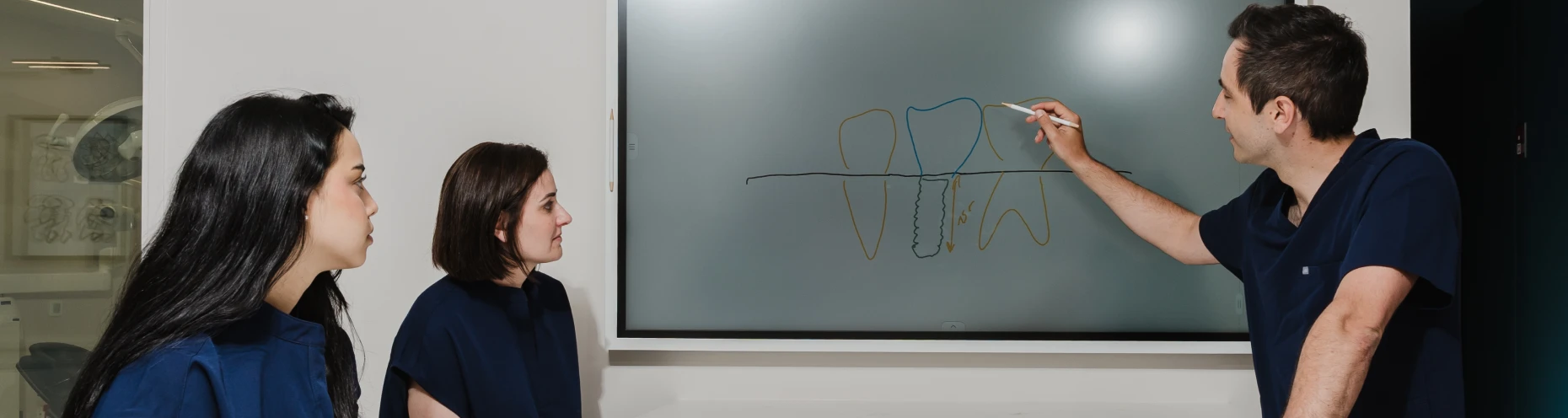 Dr LACROIX Thibault Chirurgien-dentiste – Chirurgie exclusive Exercice en cabinet libéral et en clinique privée